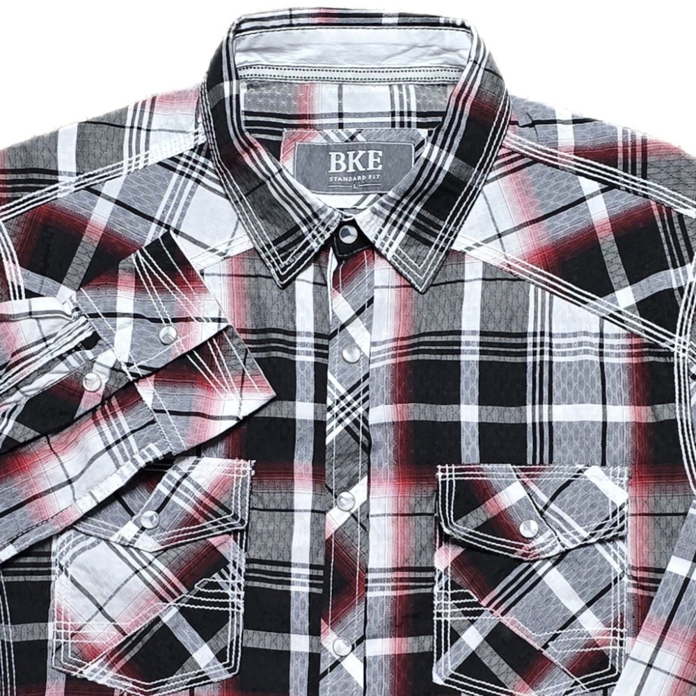 BKE Pearl Snap‎ Shirt Mens L Standard Fit Red Black Snake Textured Plaid Western